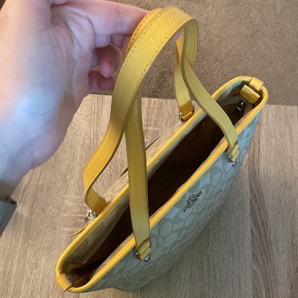 Vintage Coach purse - C logo with yellow accents, like new! - Picture 5 of 13